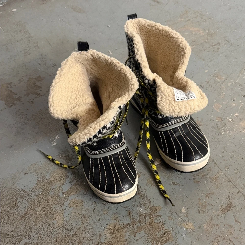 Sorel Black and Cream Winter Boots, 7 - Picture 3 of 12